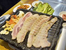 エスコートアガシと韓国料理 サムギョプサル