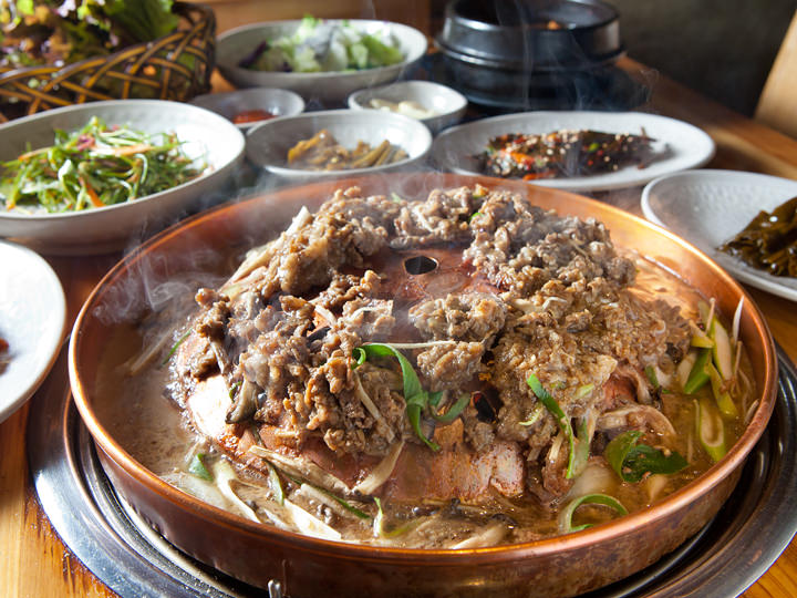 韓国エスコートアガシと韓国料理 プルコギ